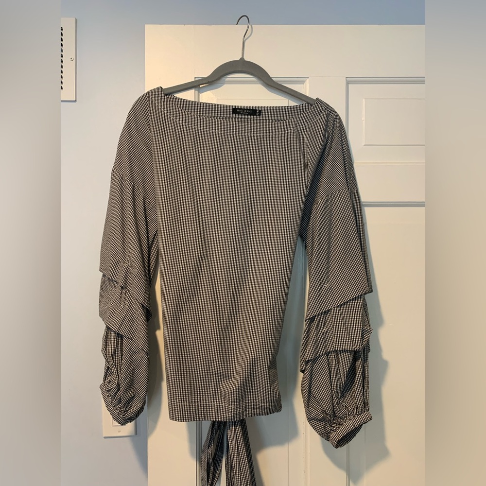 Super cute Max Jeans feminine blouse